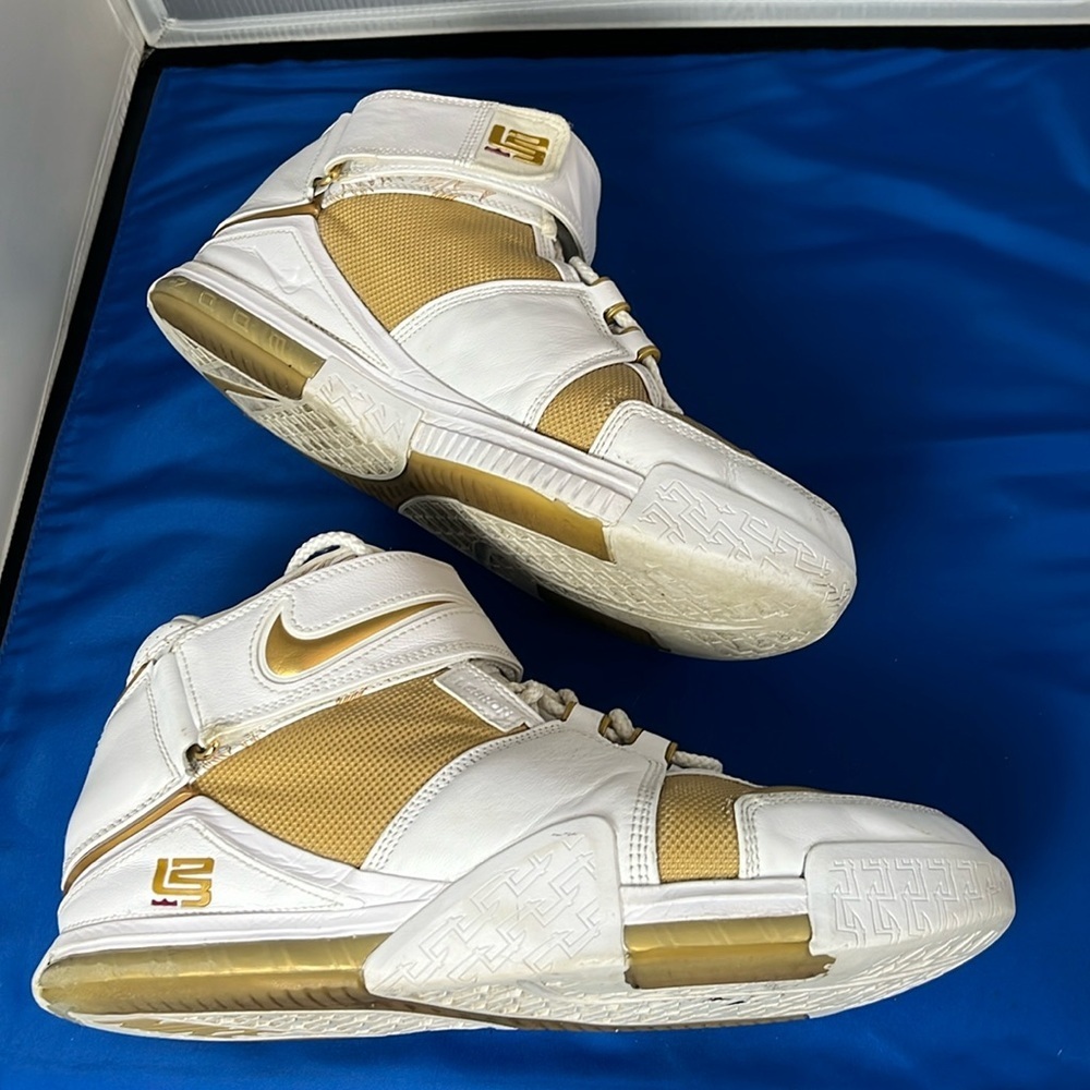 Nike Zoom Lebron II retro Macabbi men’s size 10.5